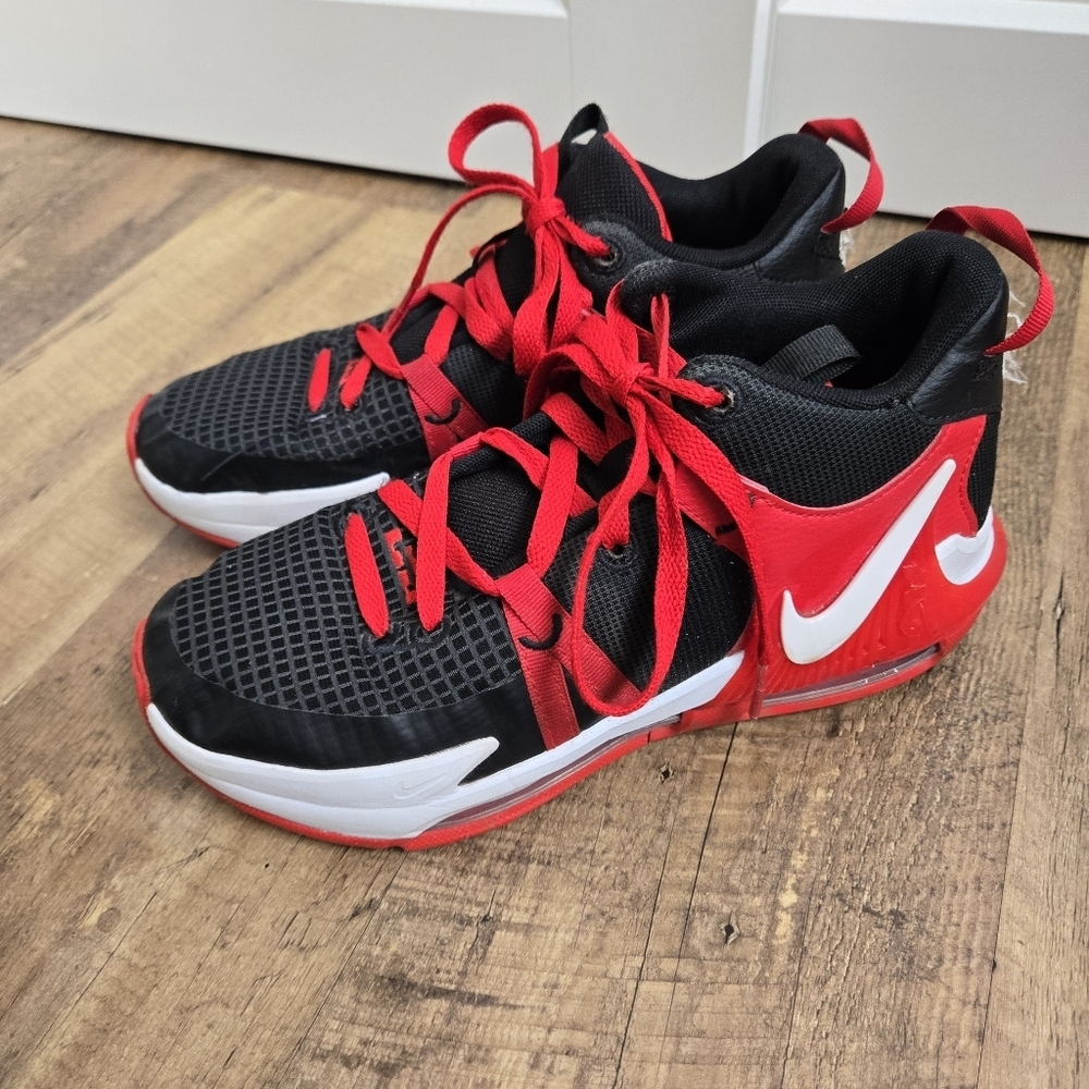 Nike Lebron Witness 7 Basketball Black/red And White Sneakers,  6.5 Y